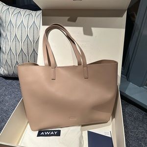 Away longitude tote in blush pink leather
